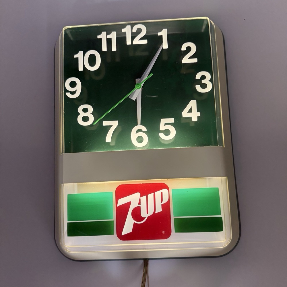 Vintage 1970s 7UP Lighted Advertising Wall Clock Sign No 7159 19x14